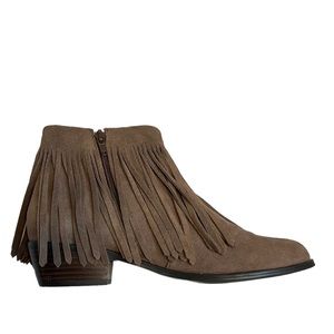 Steve Madden Ranco Boots/Booties in Brown
Suede w/Ankle Fringe 7
